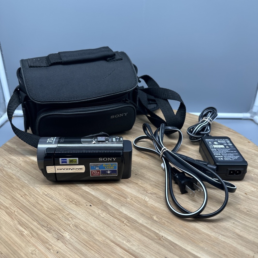 Sony DCR-SX85 16gb Handycam Digital Camcorder Black TESTED Charger & Case Clean